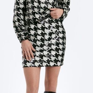 NWT CHRLDR RILEY - Sequined Skirt houndstooth size medium